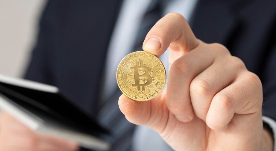 Dünyanın en büyük kripto para birimi Bitcoin (BTC), son dakikalarda aniden yükselerek 60.000 dolarlık psikolojik eşiği geçti.