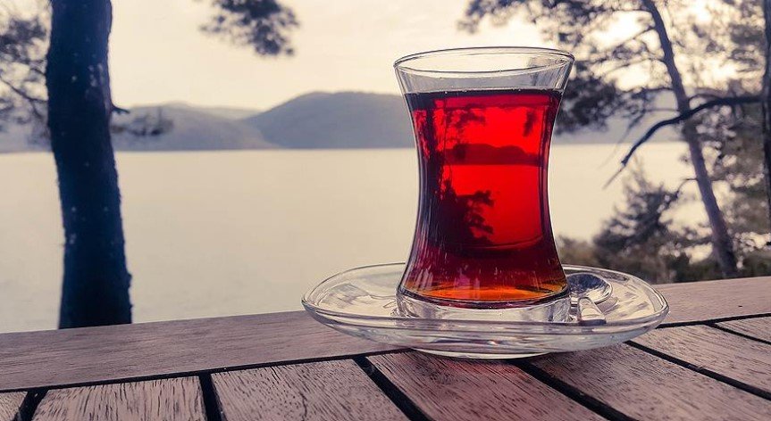 Dünya çapında en çok tüketilen içeceklerden biri çaydır. Kültürlerde önemli bir yere sahiptir. Üretiminden tüketimine