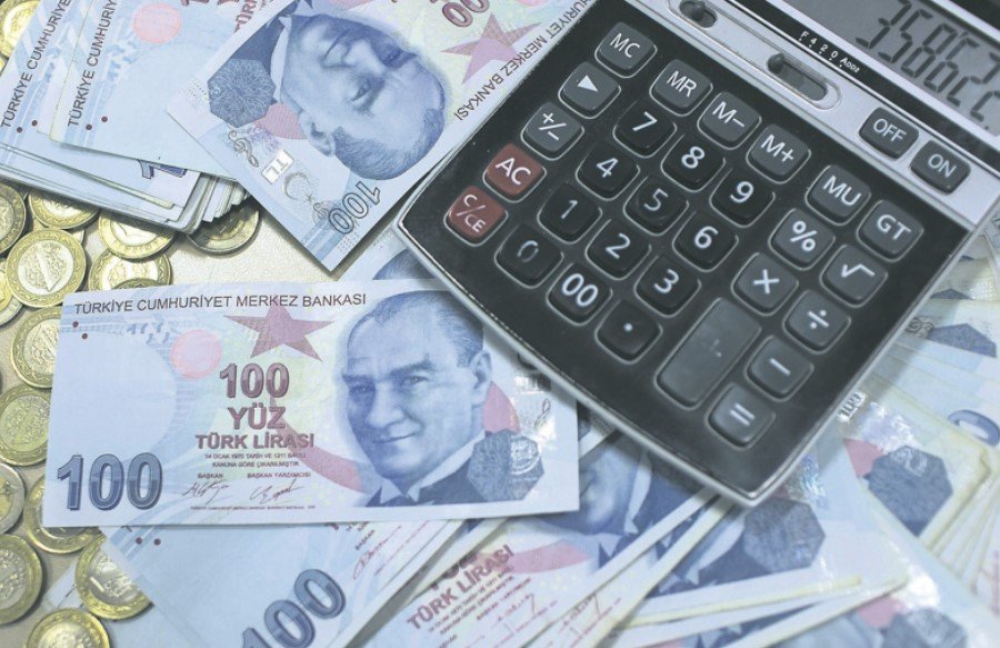 Türkiye yüksek enflasyonla boğuşurken, Merkez Bankası korkusuzca sıkı para politikasını sürdürüyor. Türkiye ekonomisinde yavaşlama