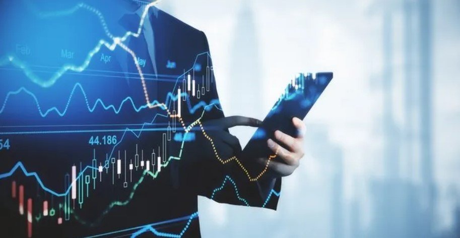 Belirli risk ölçütlerini, oynaklık seviyelerini ve eğilimleri takip eden nicel fonlar küresel hisse senedi piyasalarında daha fazla satış dalgasına yol açabilir.