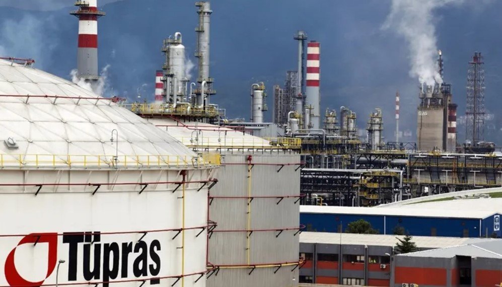 Tüpraş hisseleri için yeni hedef fiyat belirlendi ve iki aracı kurum "tut" tavsiyesinde bulundu. Önceki aylarda 204,10 TL'ye yükselen ve ardından sürekli düşüş trendine